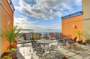 DT Designer's 2BR Condo Parking Tub Pool - 99 walk score